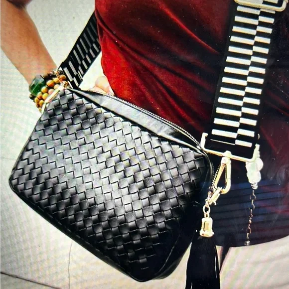 Woven Willow Camera Crossbody Bag - Picture 2 of 4